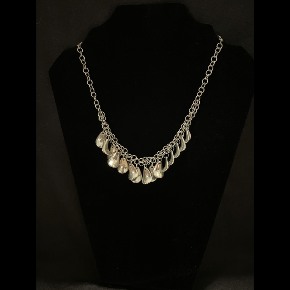 Silver drops necklace.